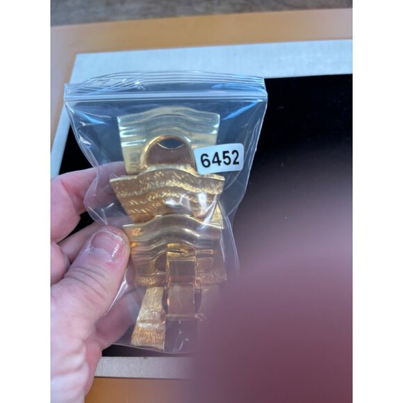 Vintage Gold-Toned Wide Textured Link Bracelet With Wave Design - Picture 4 of 15